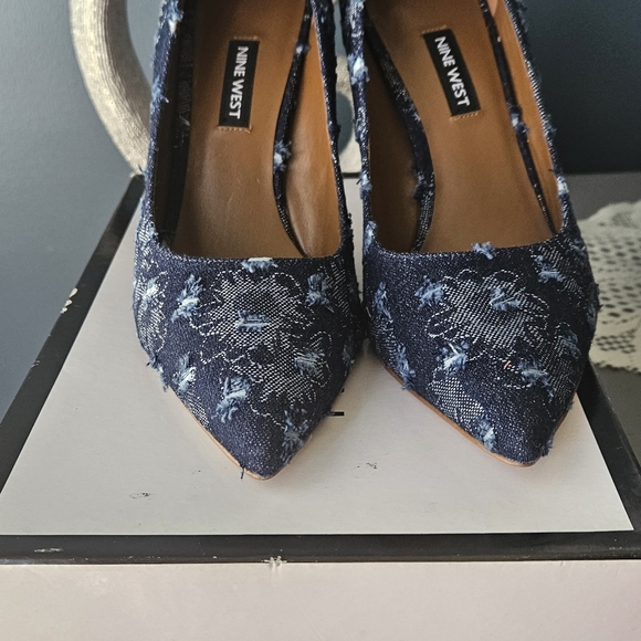 Shoes (Heels) - Picture 7 of 11